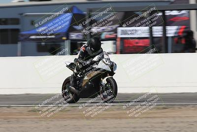 media/Oct-05-2025-CVMA (Sun) [[beeef4f201]]/Race 2-Supersport Middleweight/